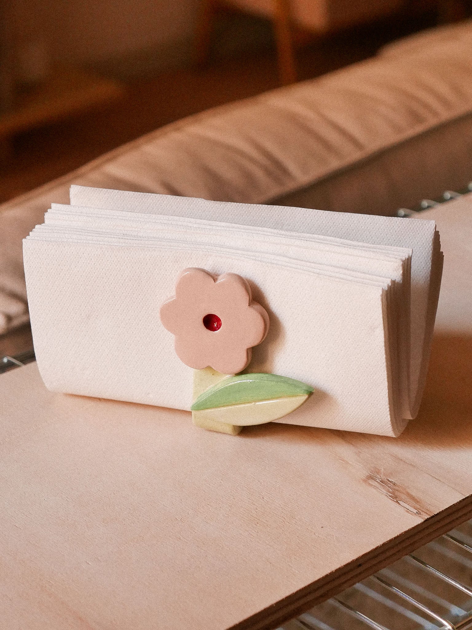 FLOWER HANDMADE CERAMIC NAPKIN HOLDER | jeje.things