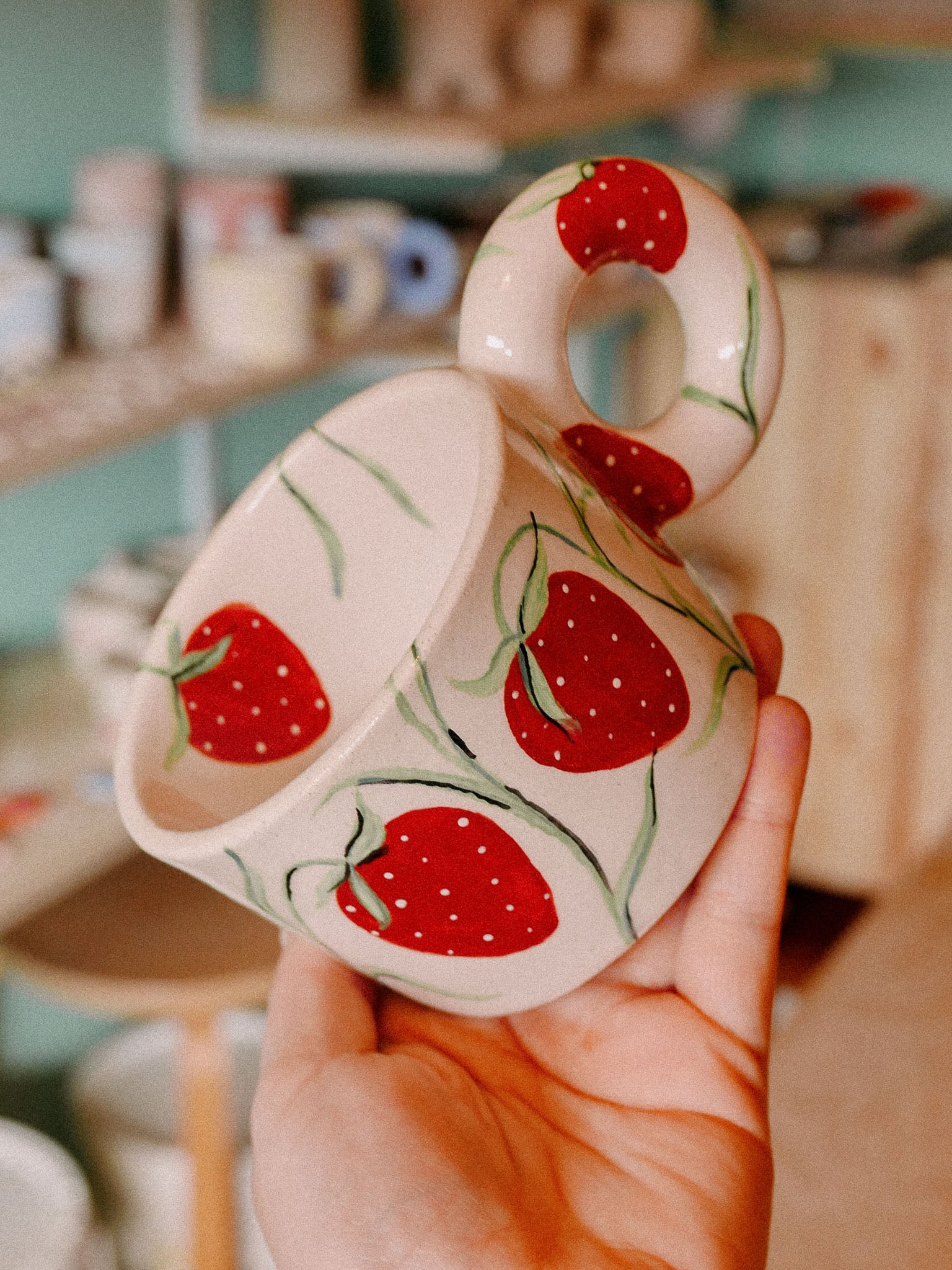 STRAWBERRIES  HANDMADE CERAMIC MUG | jeje.things