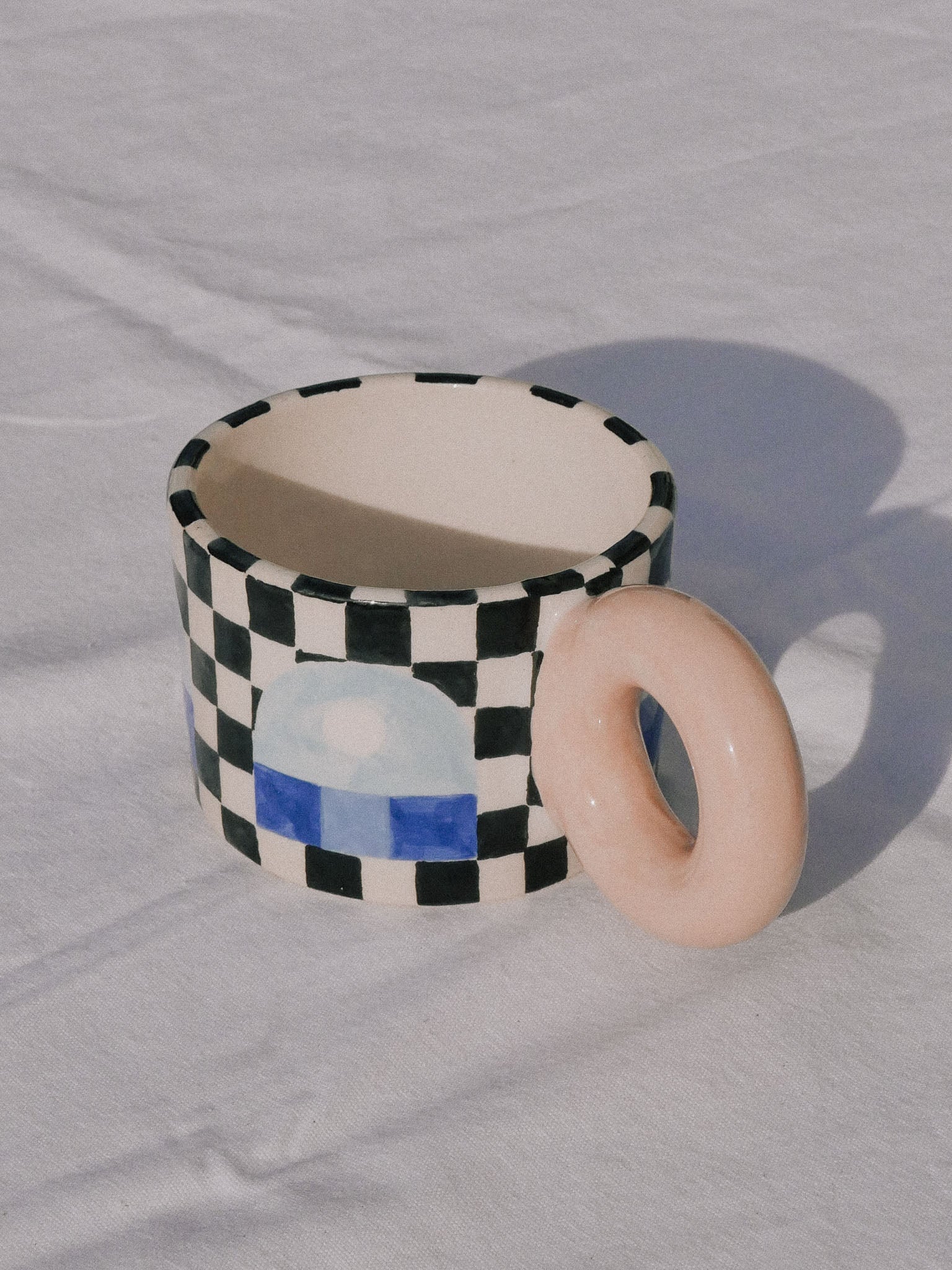 BLACK AND WHITE TILES CERAMIC MUG | jeje.things