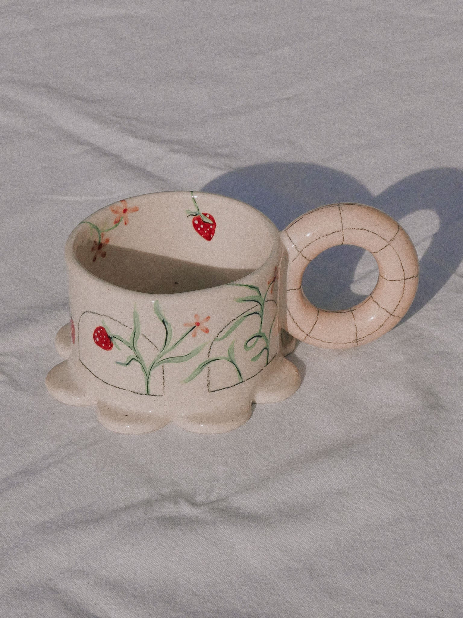 STRAWBERRIES HANDMADE CERAMIC MUG | jeje.things