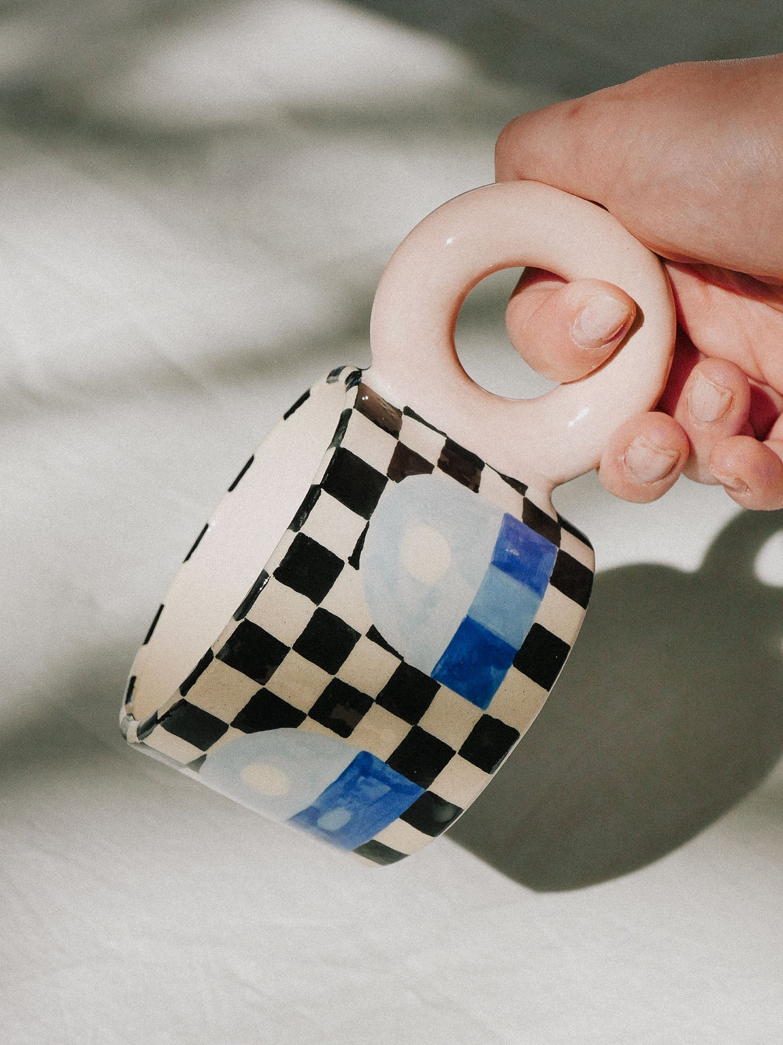 BLACK AND WHITE TILES CERAMIC MUG | jeje.things