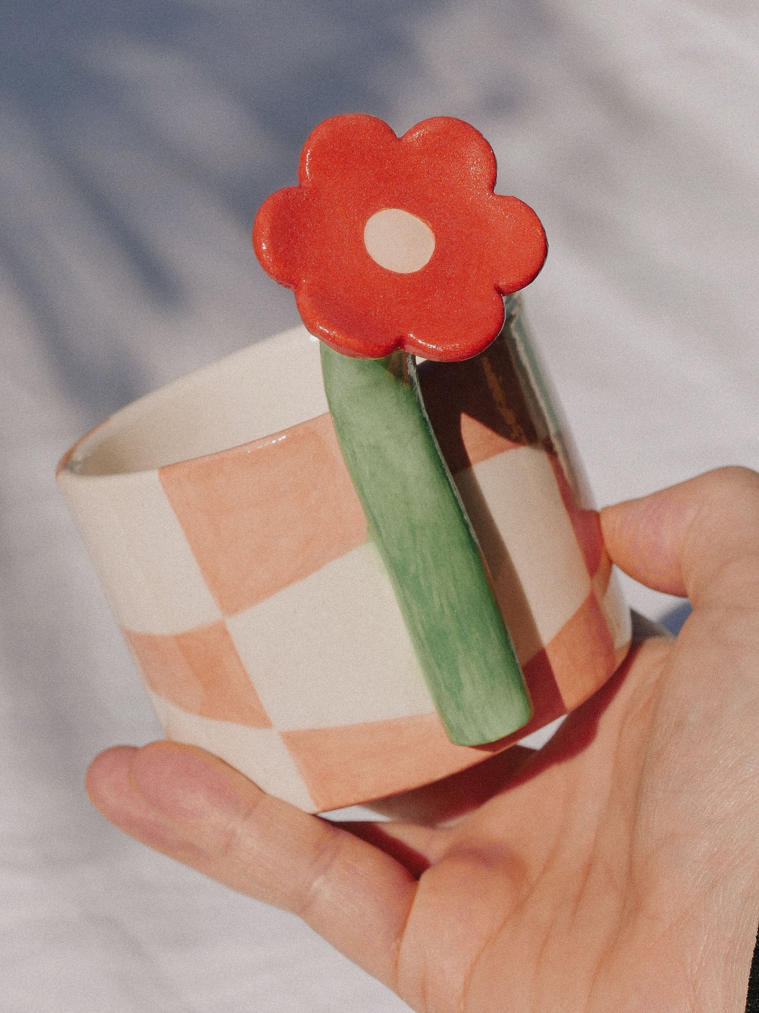 FLOWER HANDLE HANDMADE CERAMIC MUG | jeje.things