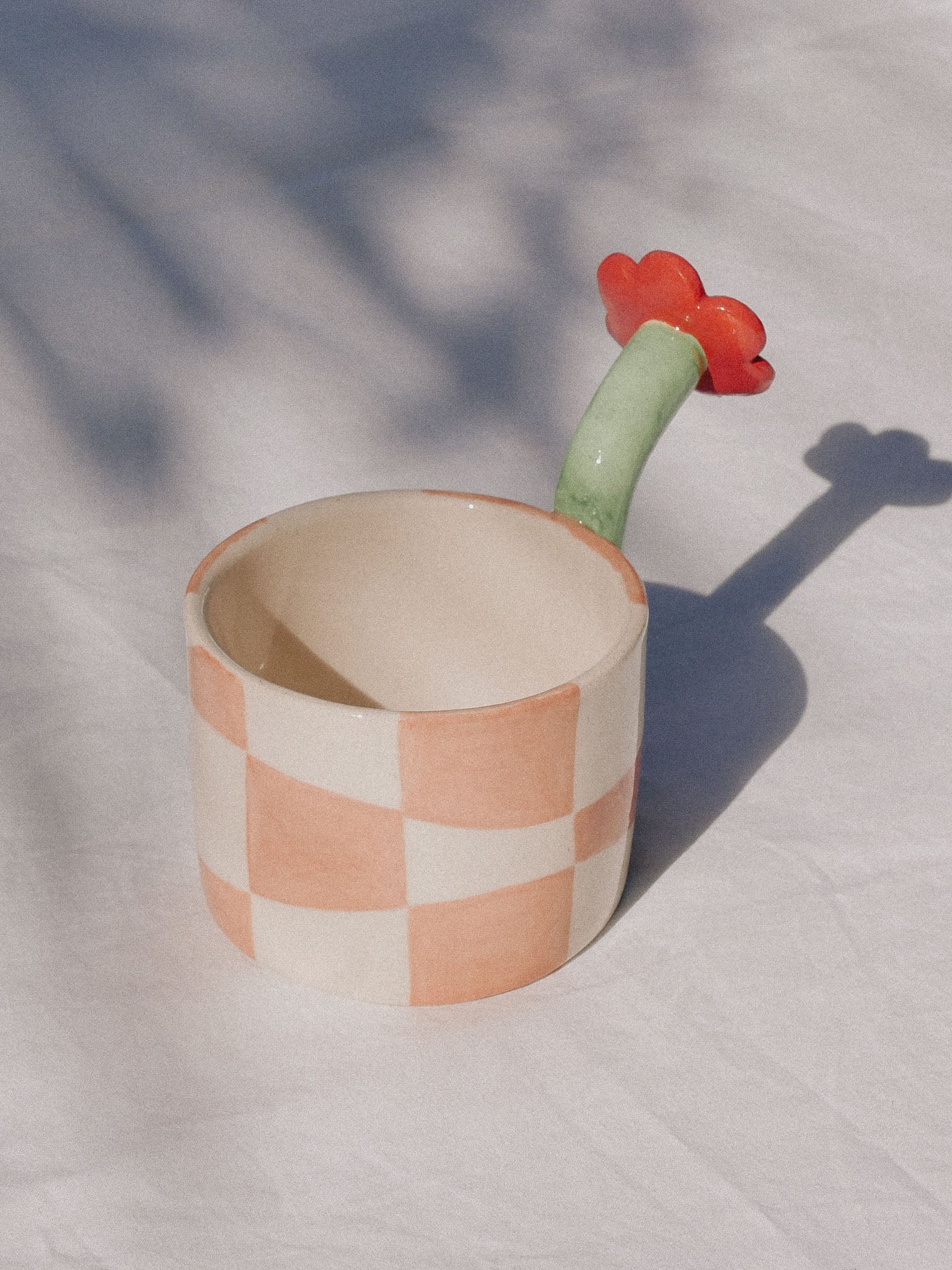 FLOWER HANDLE HANDMADE CERAMIC MUG | jeje.things