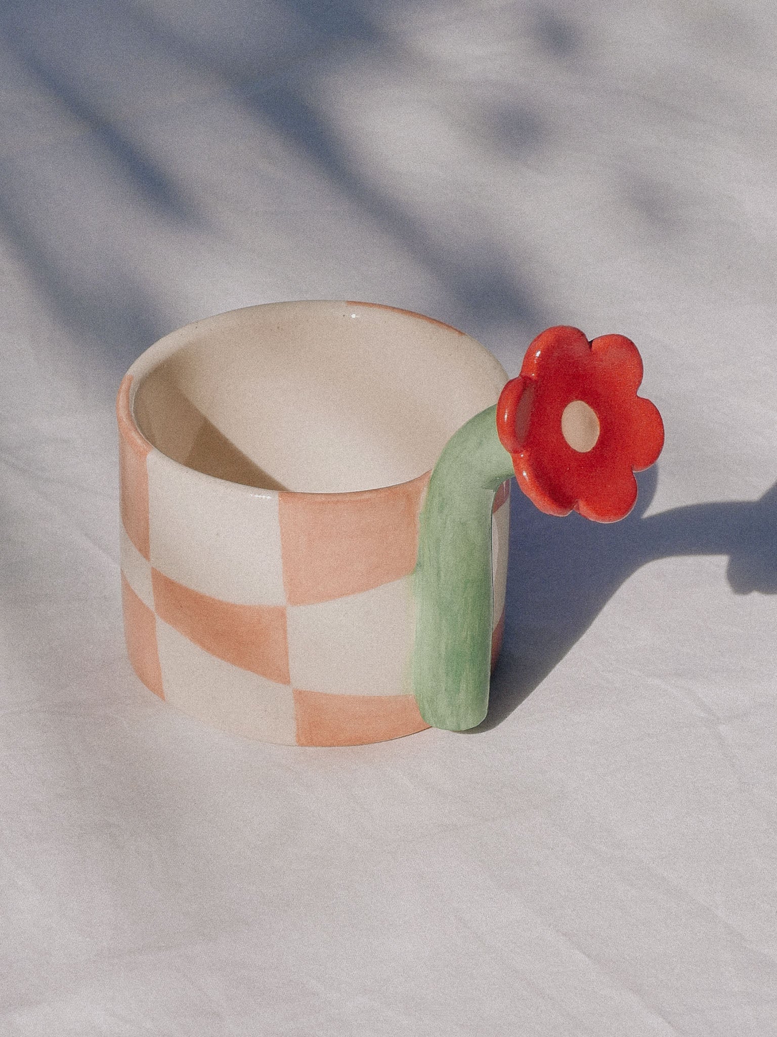 FLOWER HANDLE HANDMADE CERAMIC MUG | jeje.things