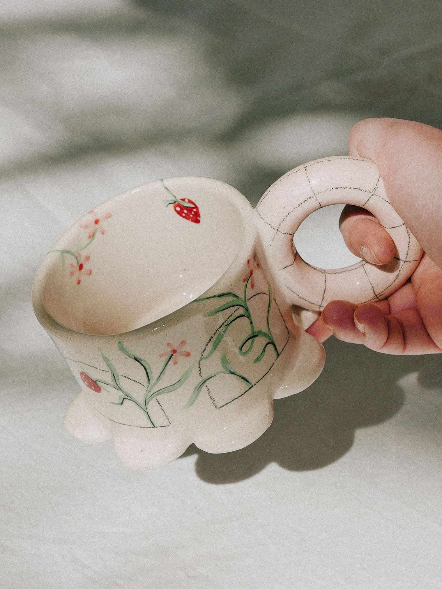 STRAWBERRIES HANDMADE CERAMIC MUG | jeje.things