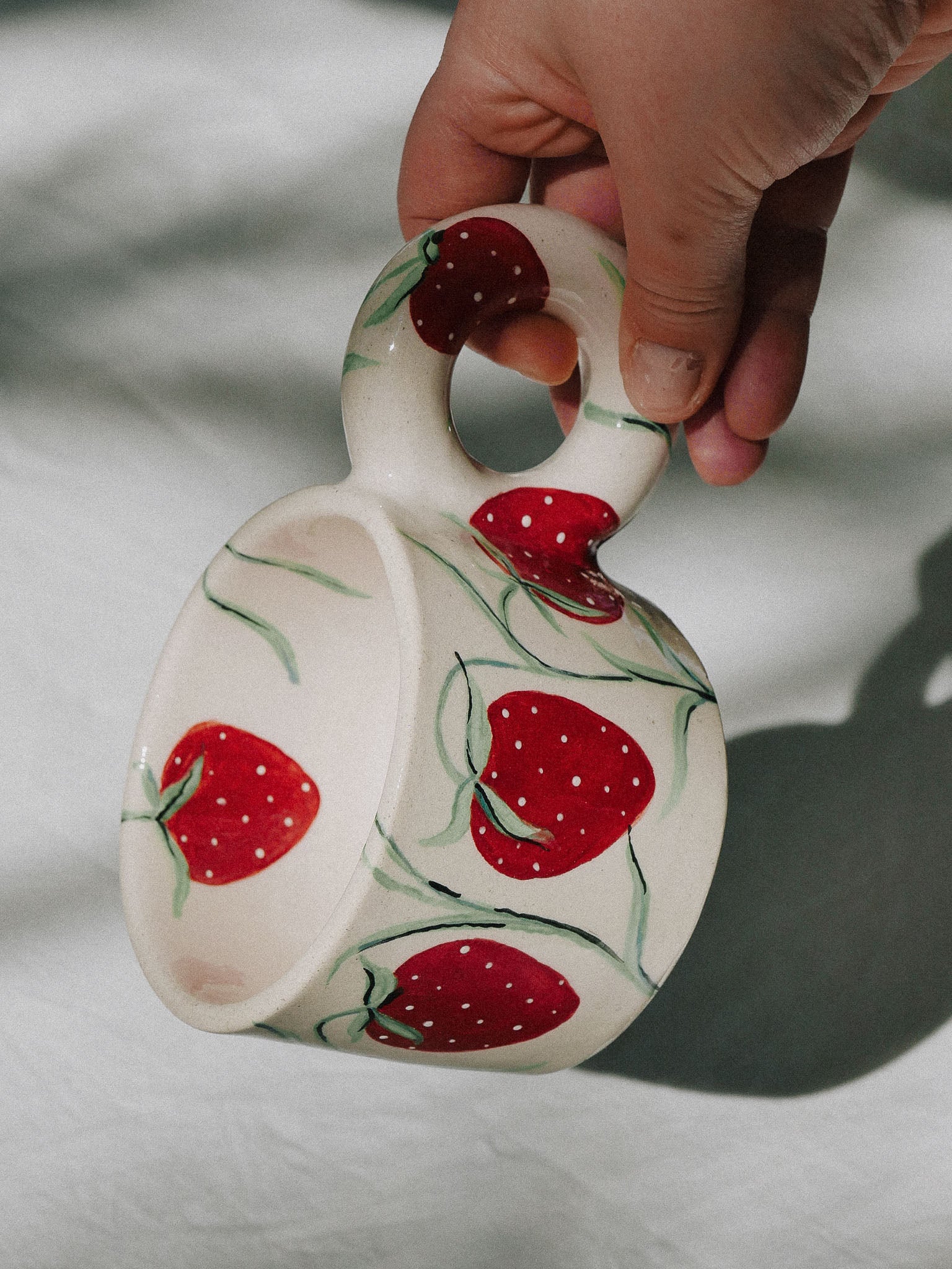 STRAWBERRIES  HANDMADE CERAMIC MUG | jeje.things