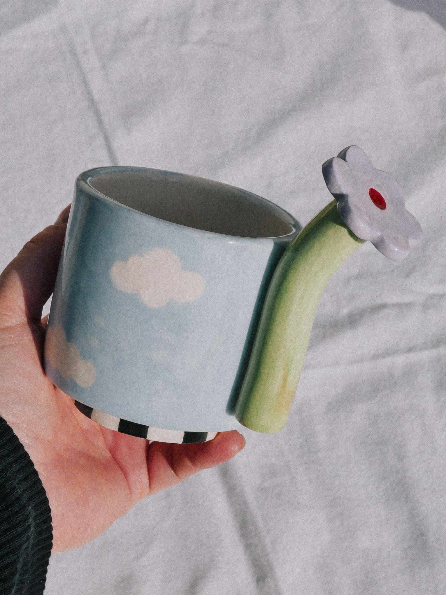 FLOWER HANDLE HANDMADE CERAMIC MUG | jeje.things