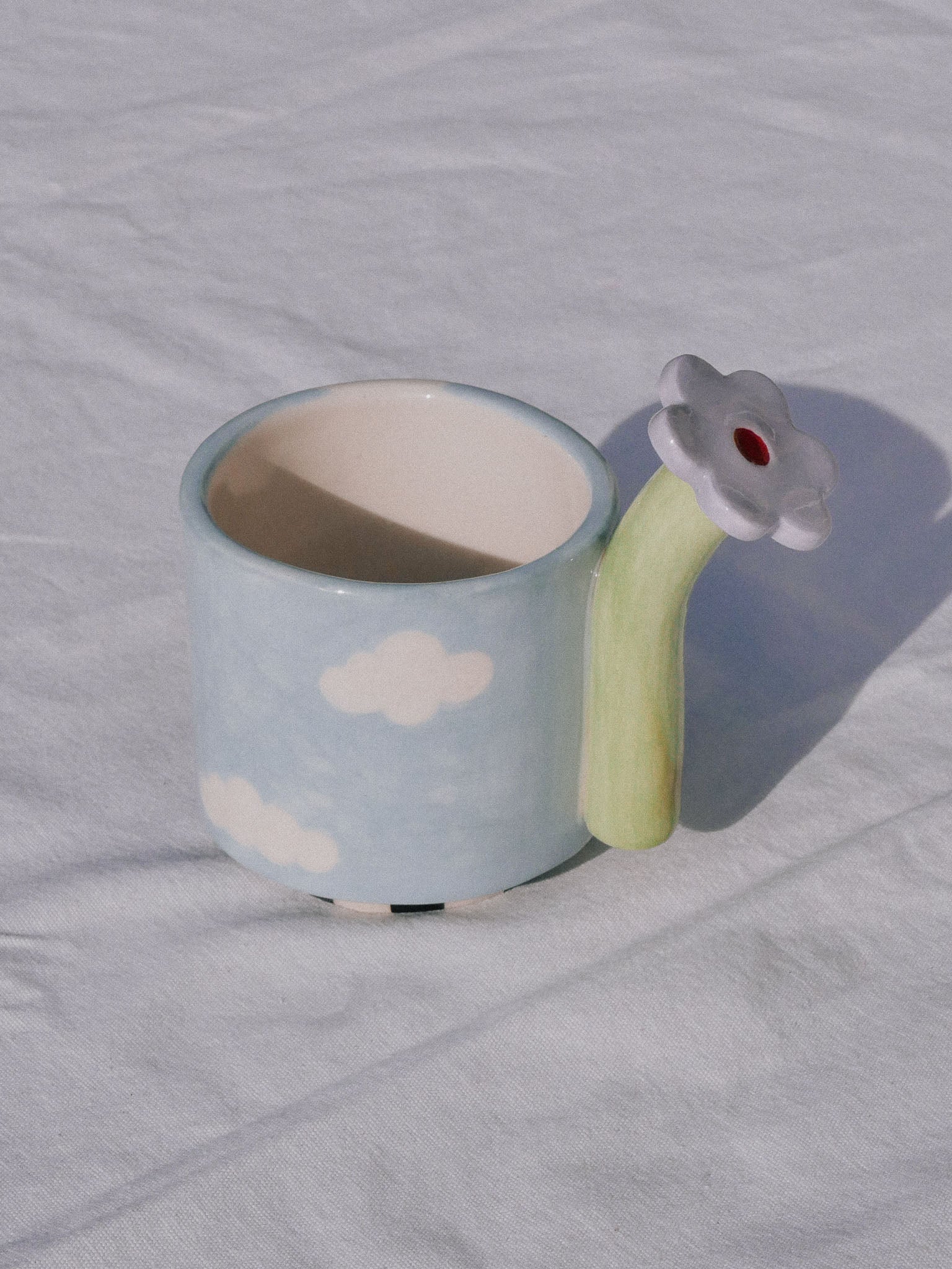 FLOWER HANDLE HANDMADE CERAMIC MUG | jeje.things