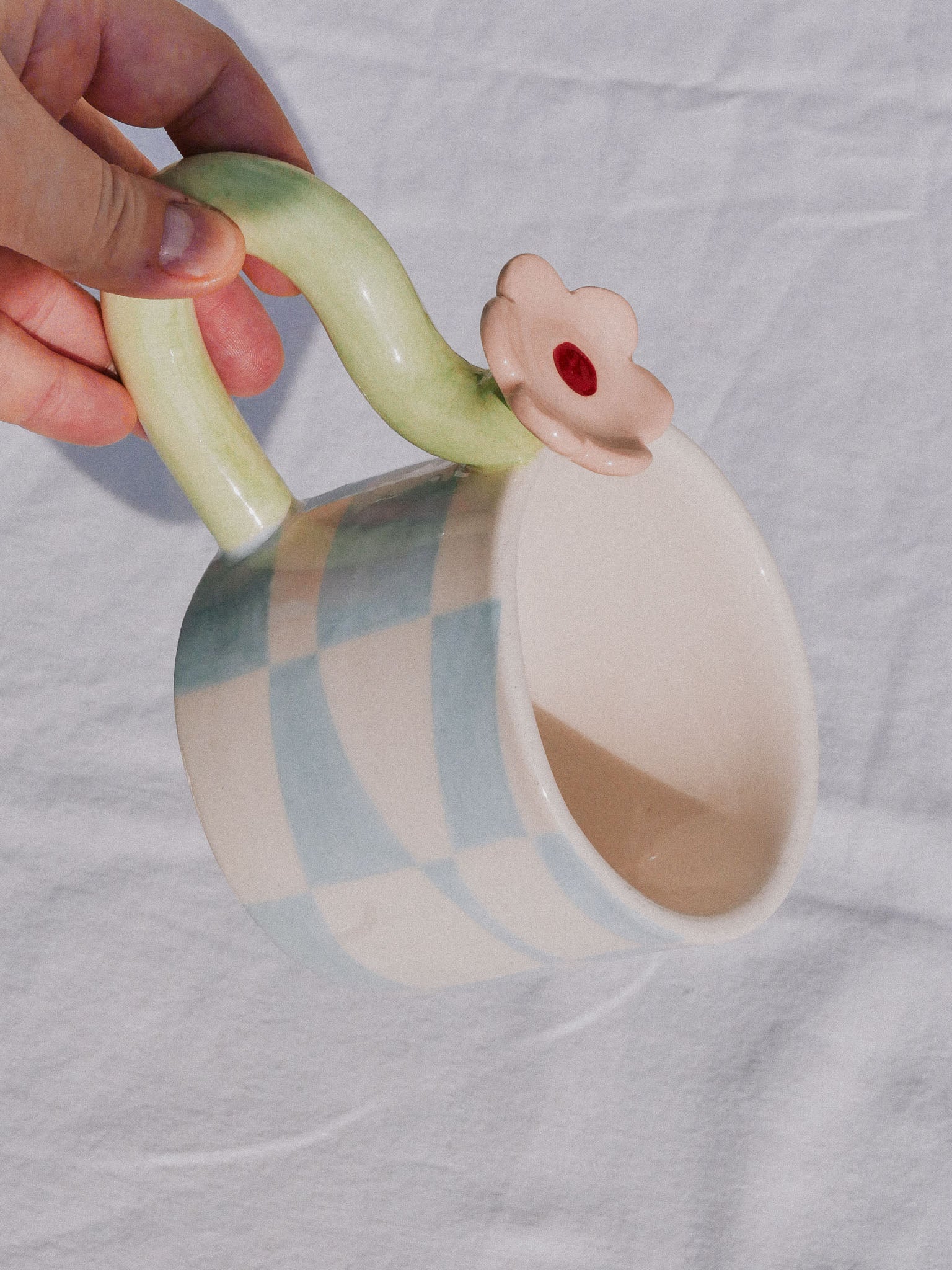 FLOWER HANDLE HANDMADE CERAMIC MUG | jeje.things