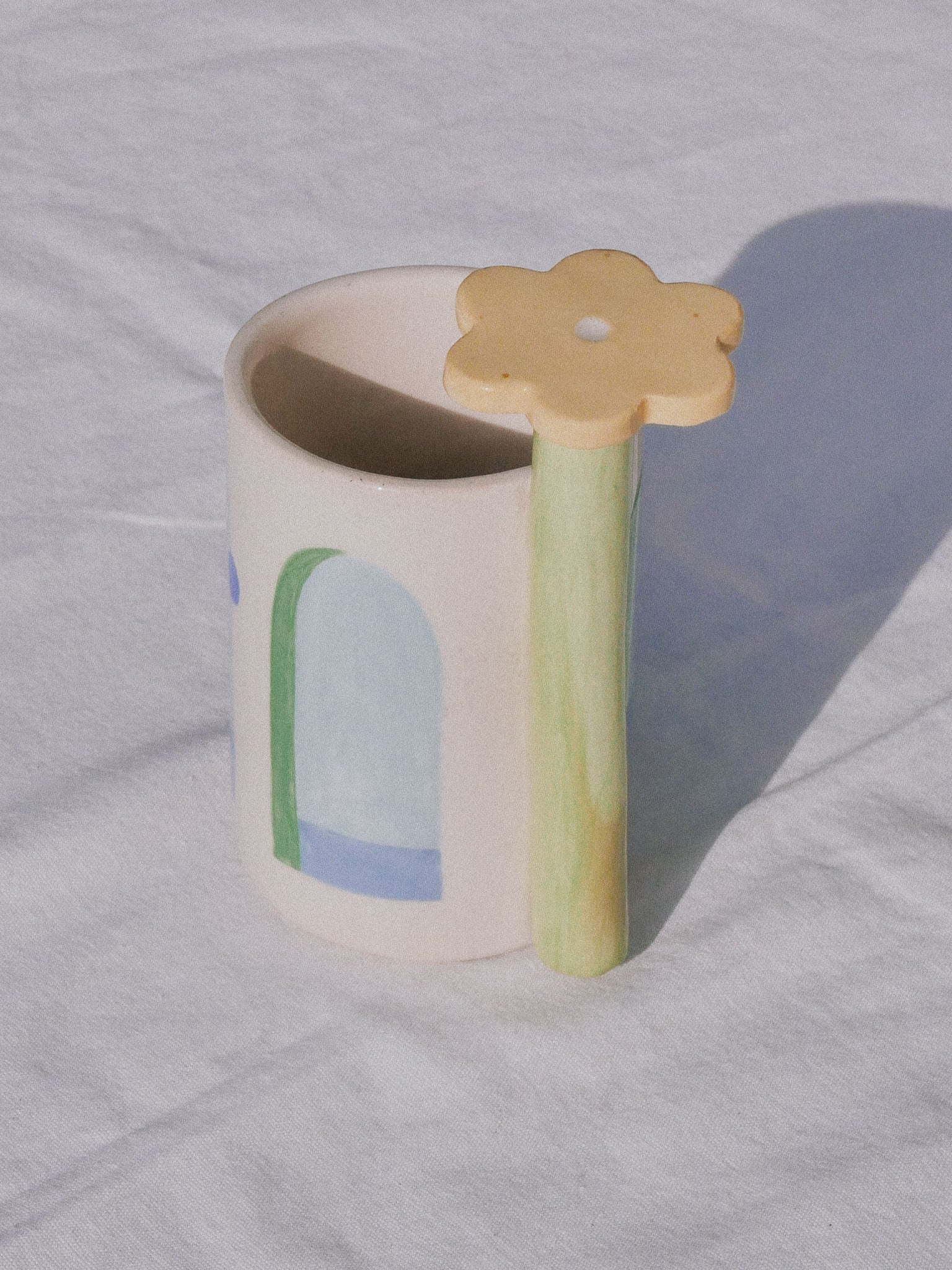 FLOWER HANDLE HANDMADE CERAMIC MUG | jeje.things