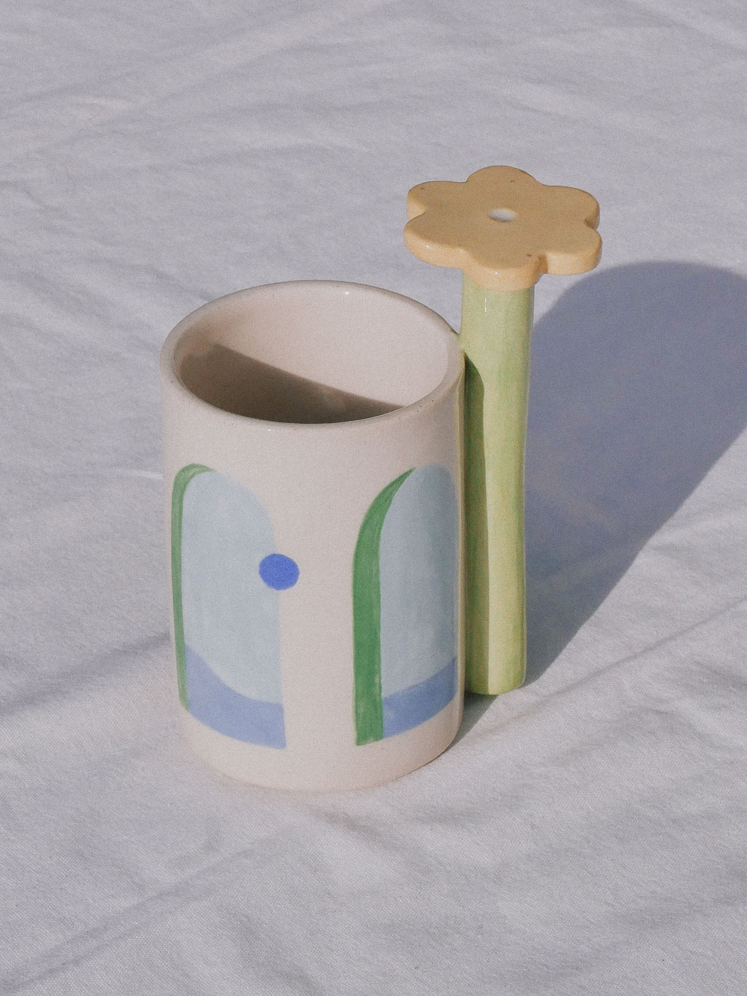 FLOWER HANDLE HANDMADE CERAMIC MUG | jeje.things