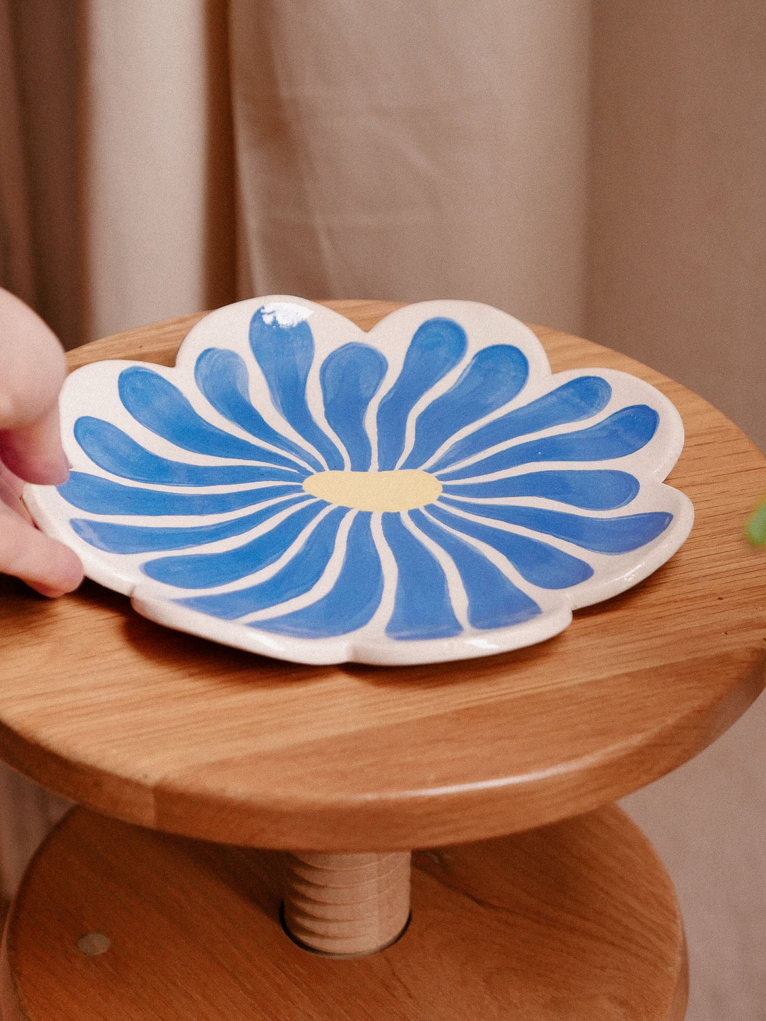 BLUE FLOWER HANDMADE CERAMIC PLATE | jeje.things