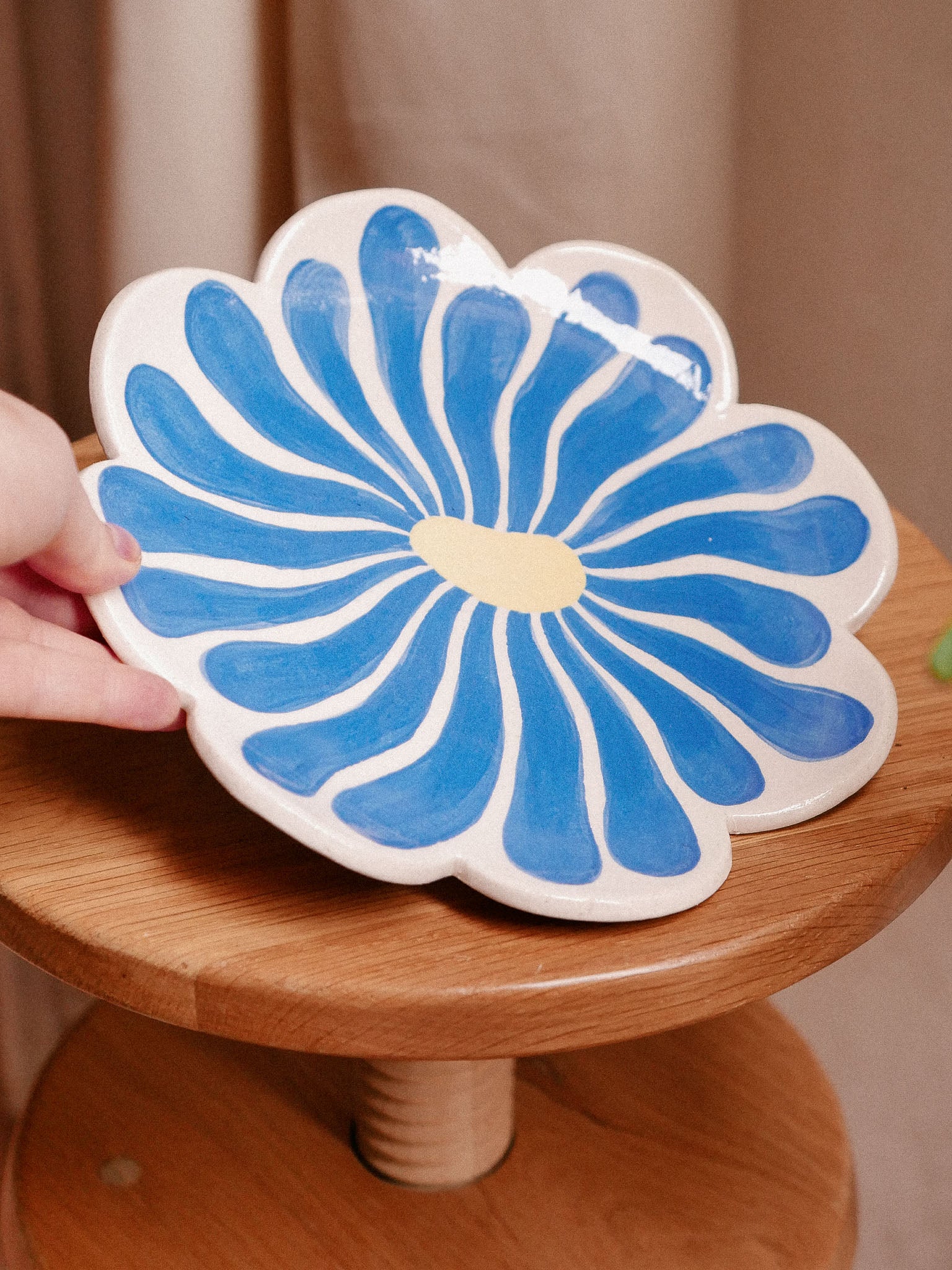 BLUE FLOWER HANDMADE CERAMIC PLATE | jeje.things