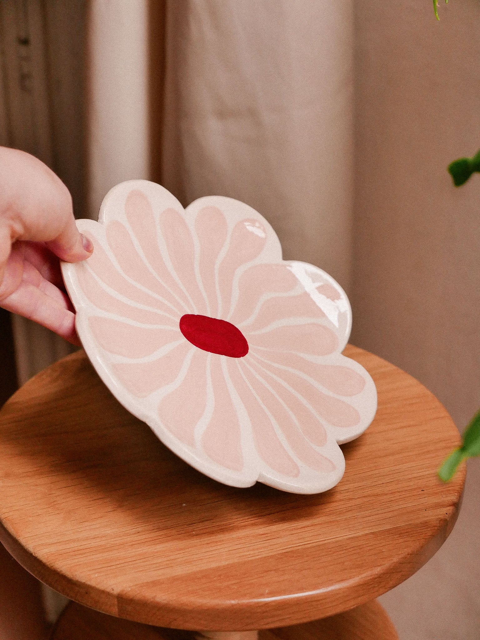 UNIQUE CERAMICS_HANDMADE CERAMIC PLATE FLOWER