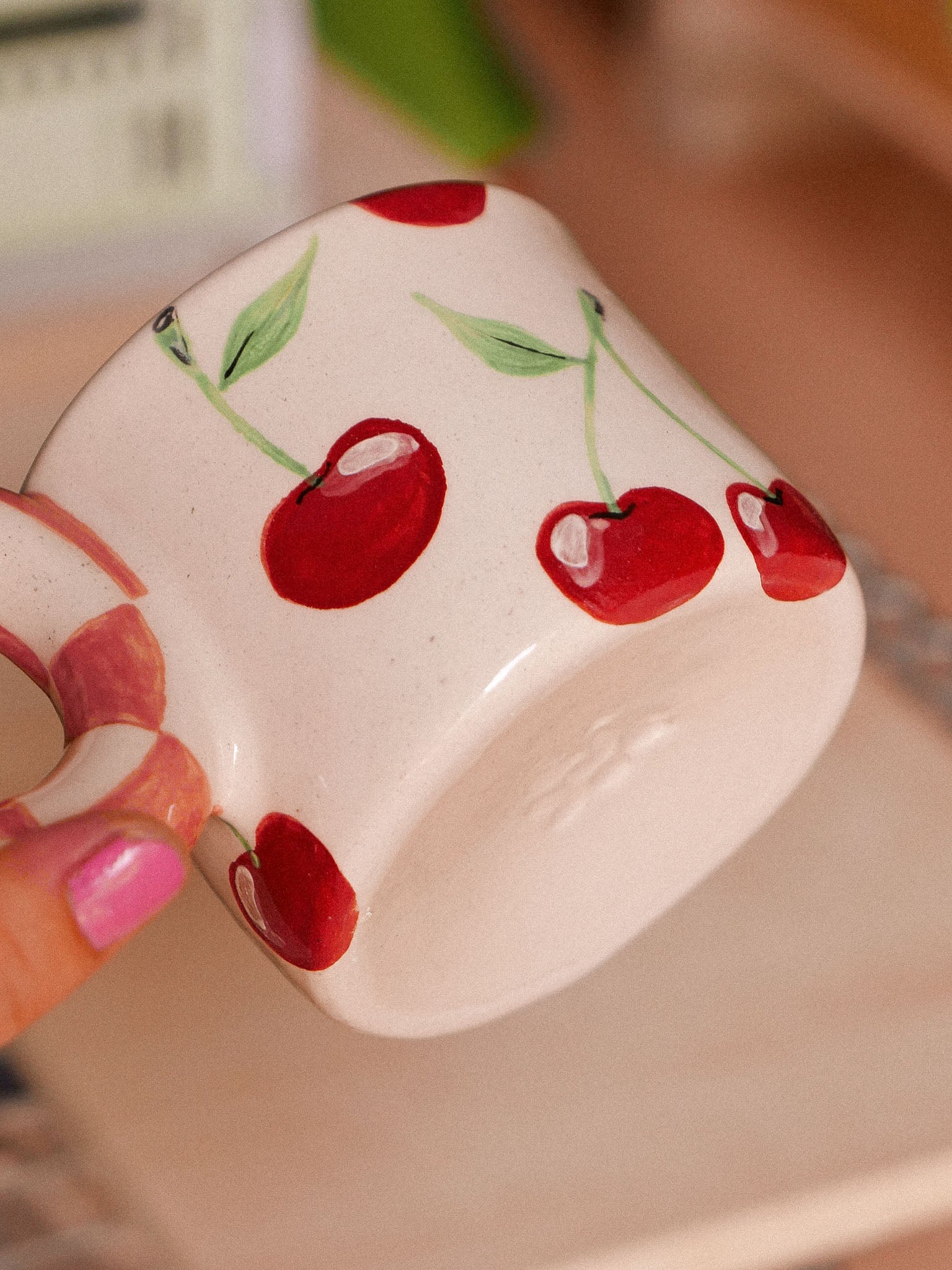 CHERRIES HANDMADE CERAMIC MUG. PINK DAMERO HANDLE | jeje.things