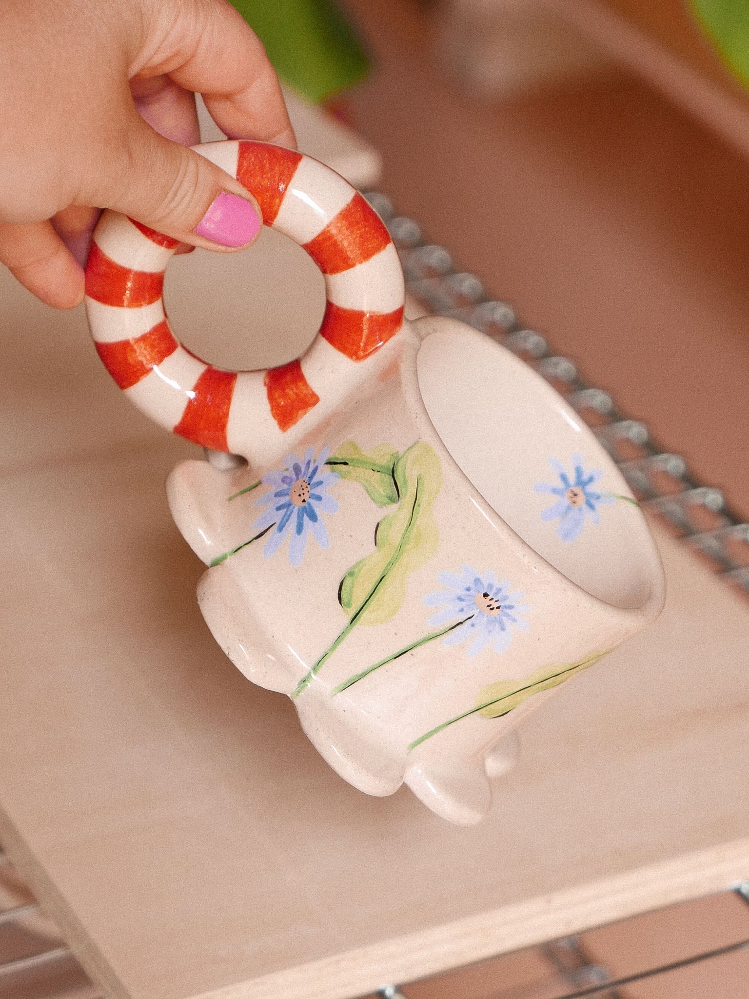 GRAPHIC BLUE FLOWERS HANDMADE CERAMIC MUG | jeje.things