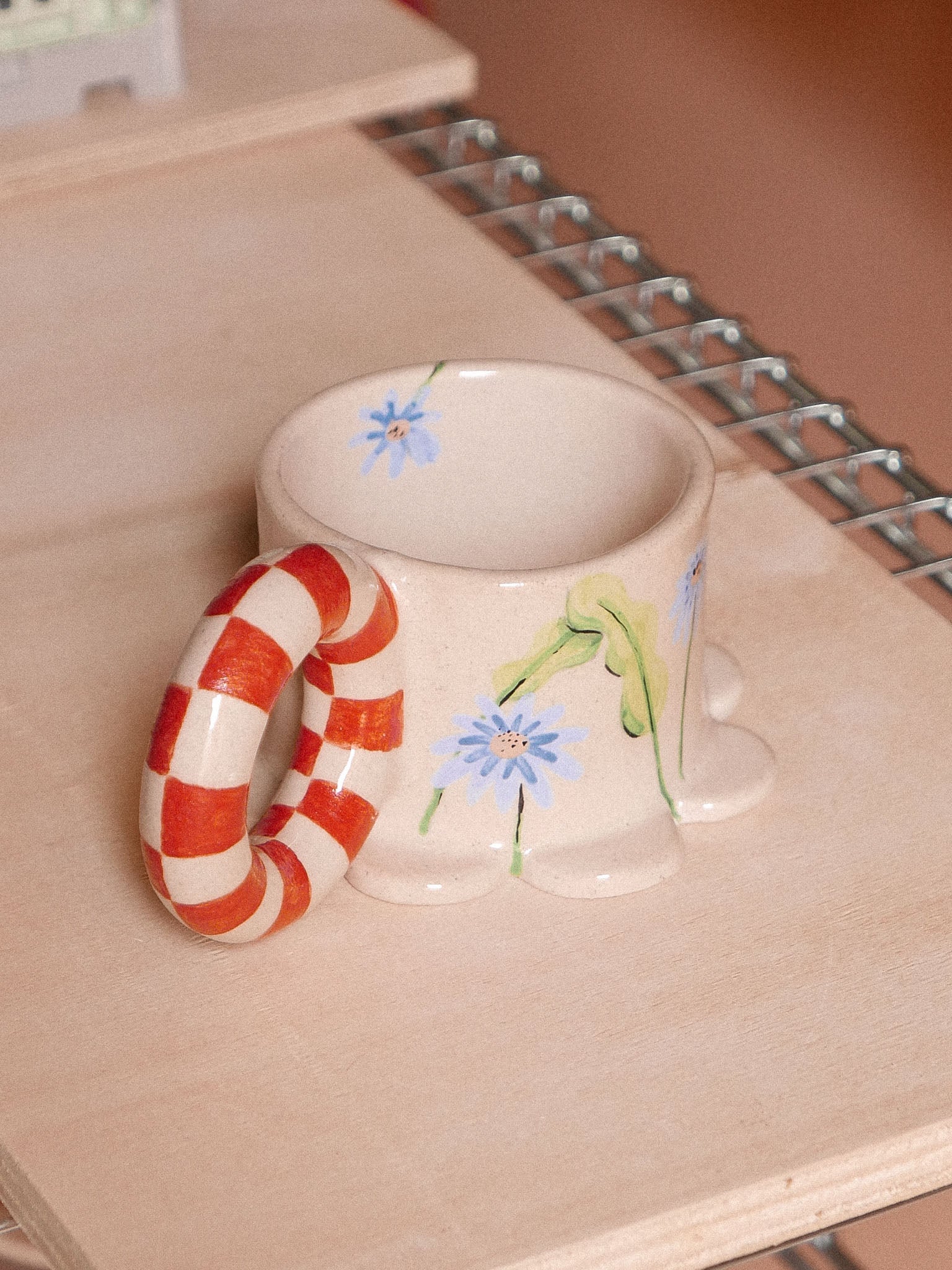 GRAPHIC BLUE FLOWERS HANDMADE CERAMIC MUG | jeje.things