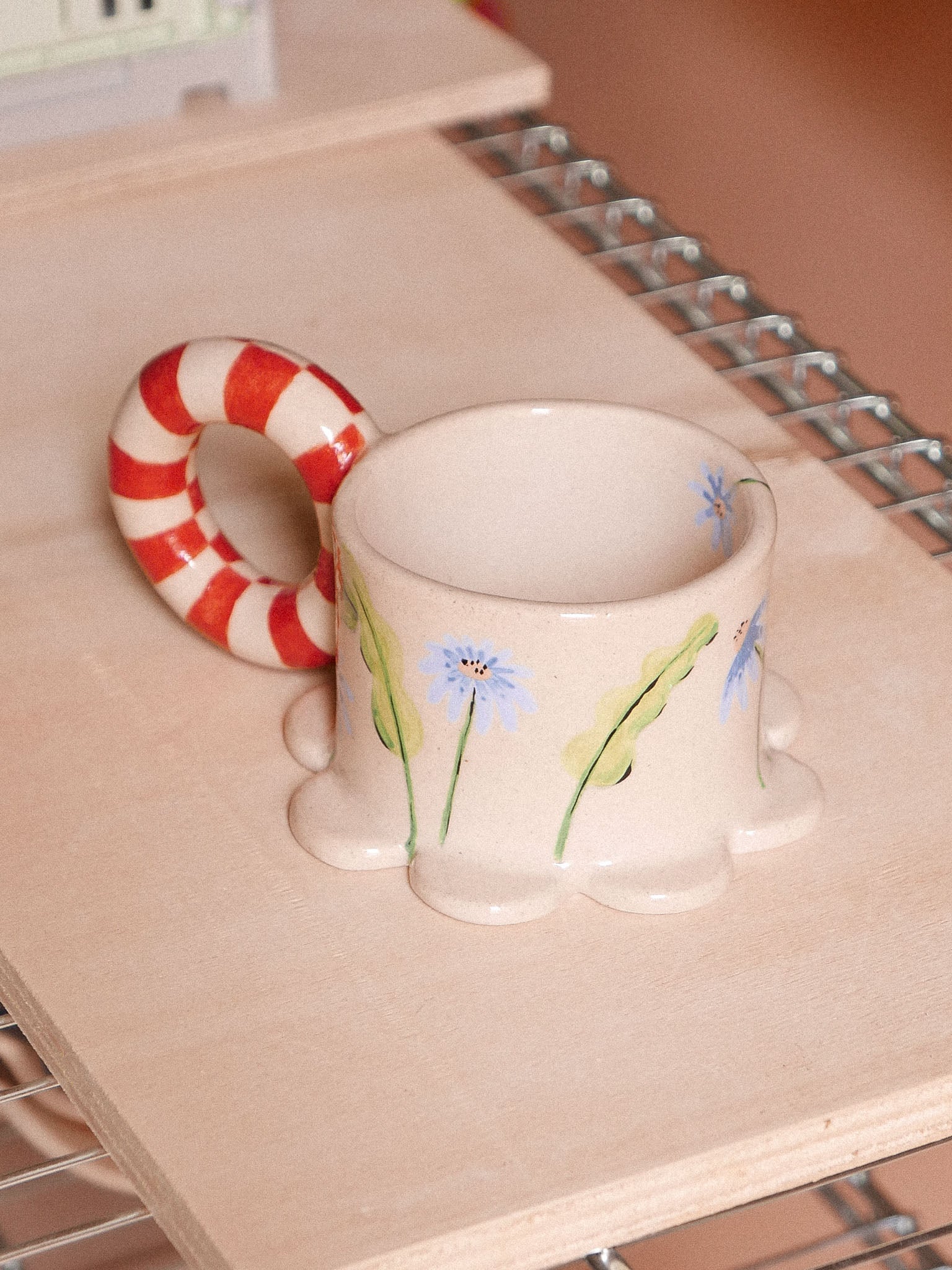 GRAPHIC BLUE FLOWERS HANDMADE CERAMIC MUG | jeje.things