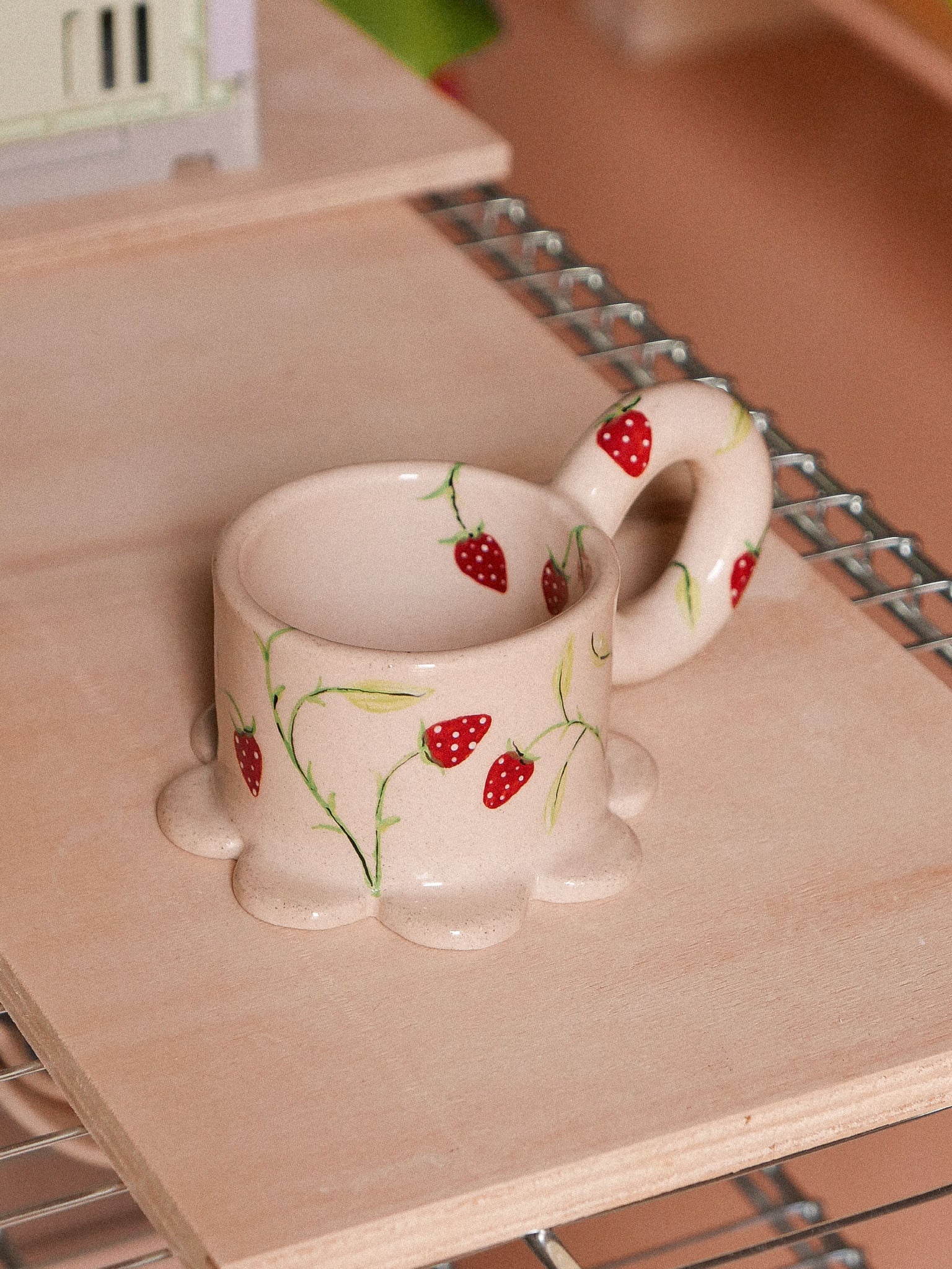 STRAWBERRIES  HANDMADE CERAMIC MUG | jeje.things