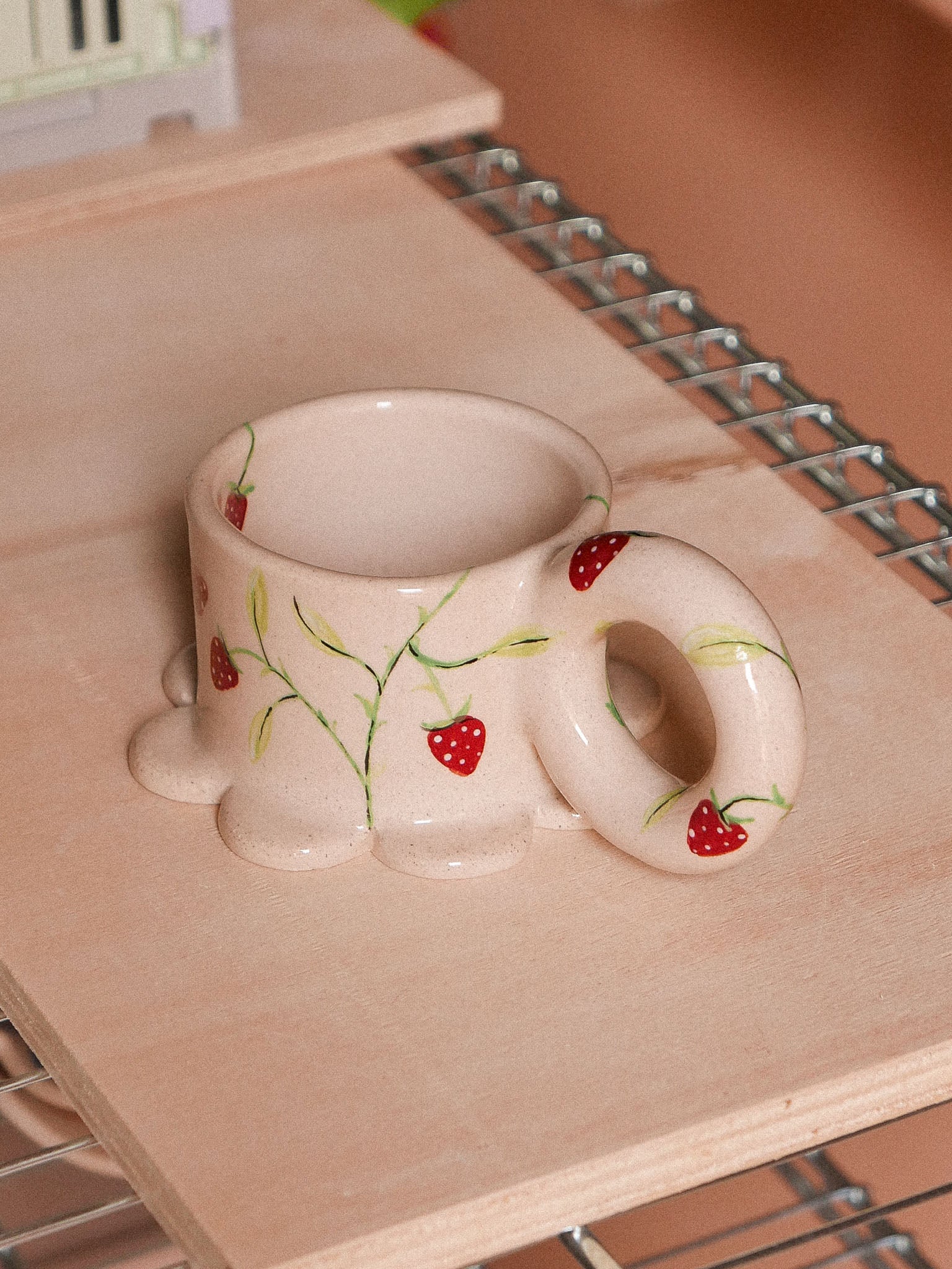 STRAWBERRIES  HANDMADE CERAMIC MUG | jeje.things