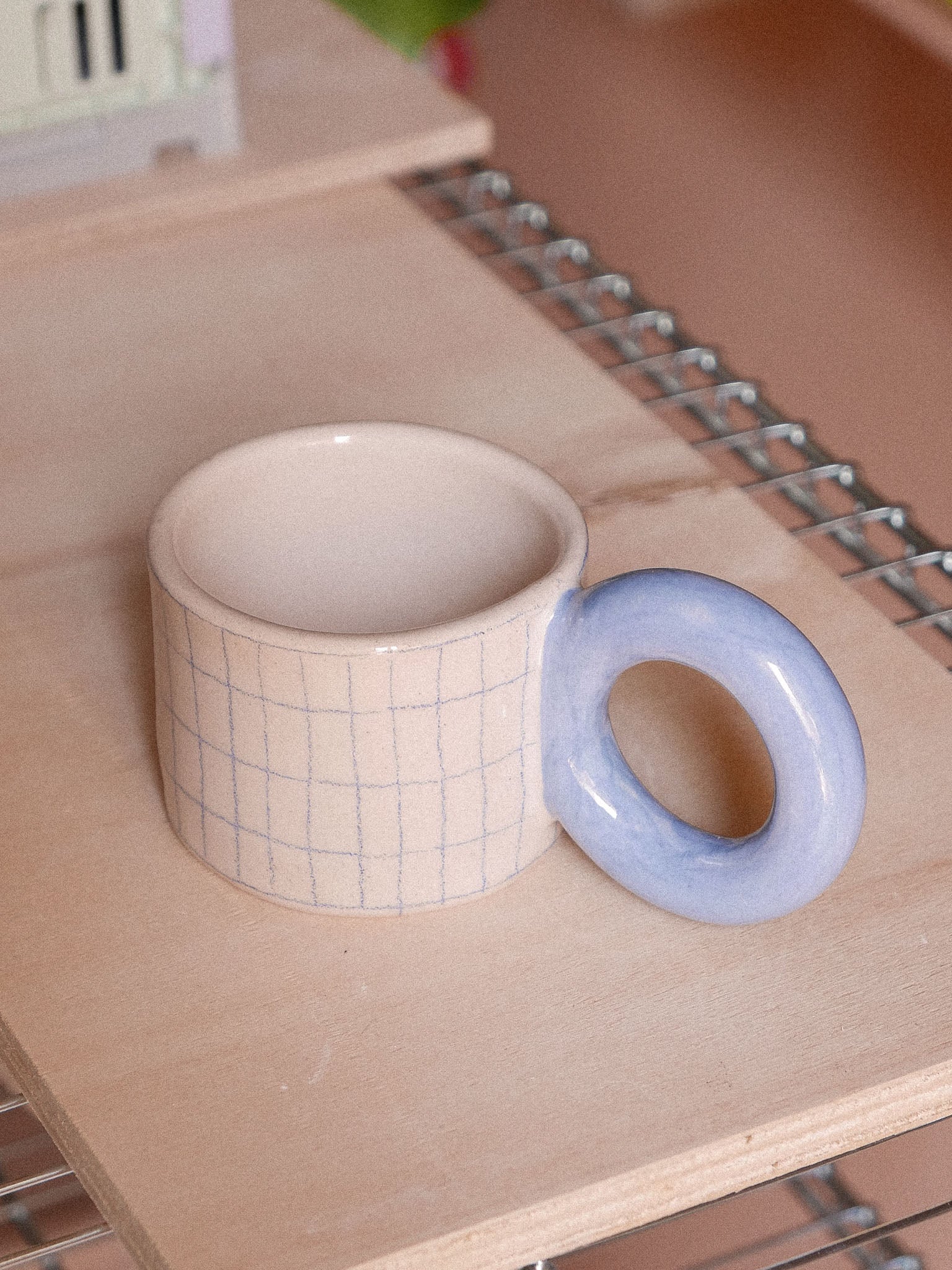 SMILEY HANDMADE CERAMIC MUG. BABY BLUE HANDLE | jeje.things