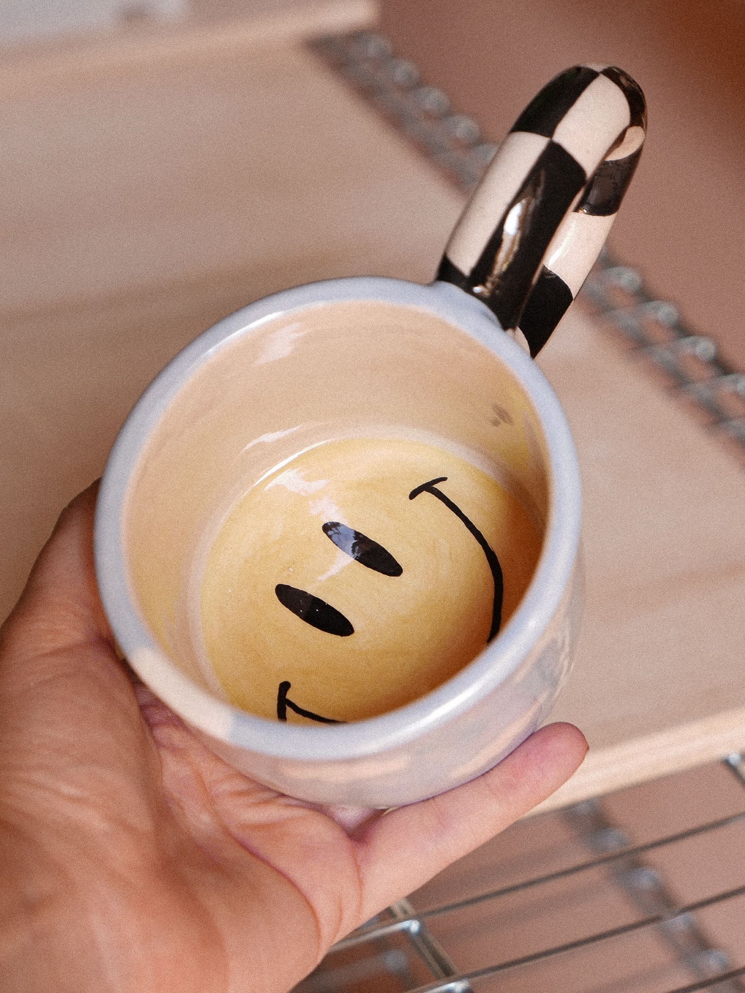 CLOUDS SMILEY HANDMADE CERAMIC MUG. | jeje.things