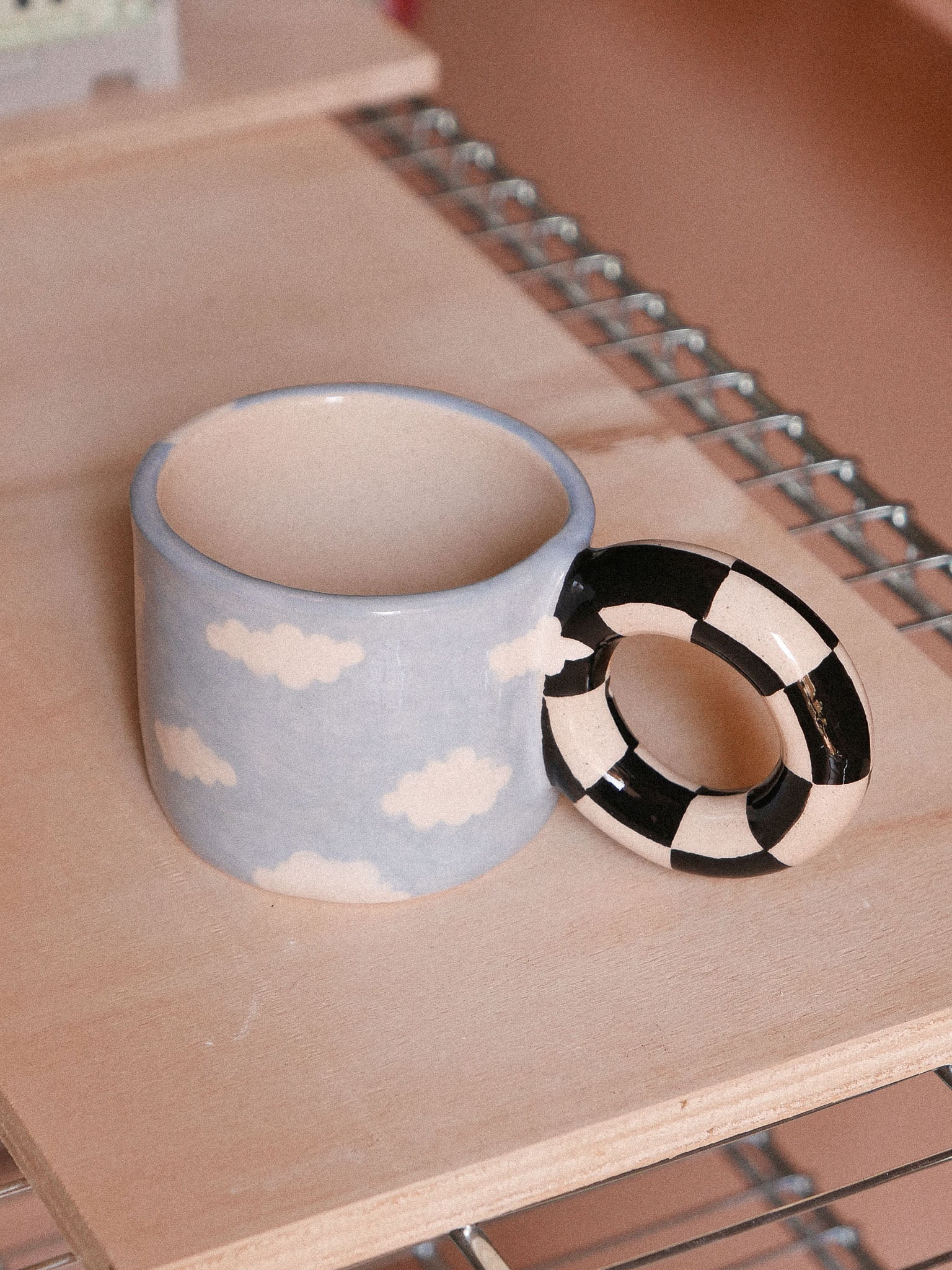 CLOUDS SMILEY HANDMADE CERAMIC MUG. | jeje.things