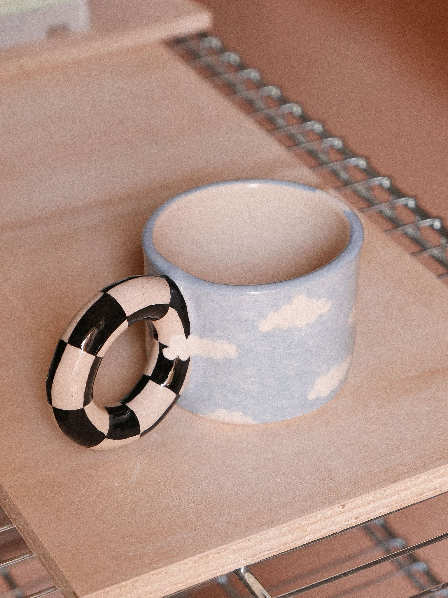 CLOUDS SMILEY HANDMADE CERAMIC MUG. | jeje.things