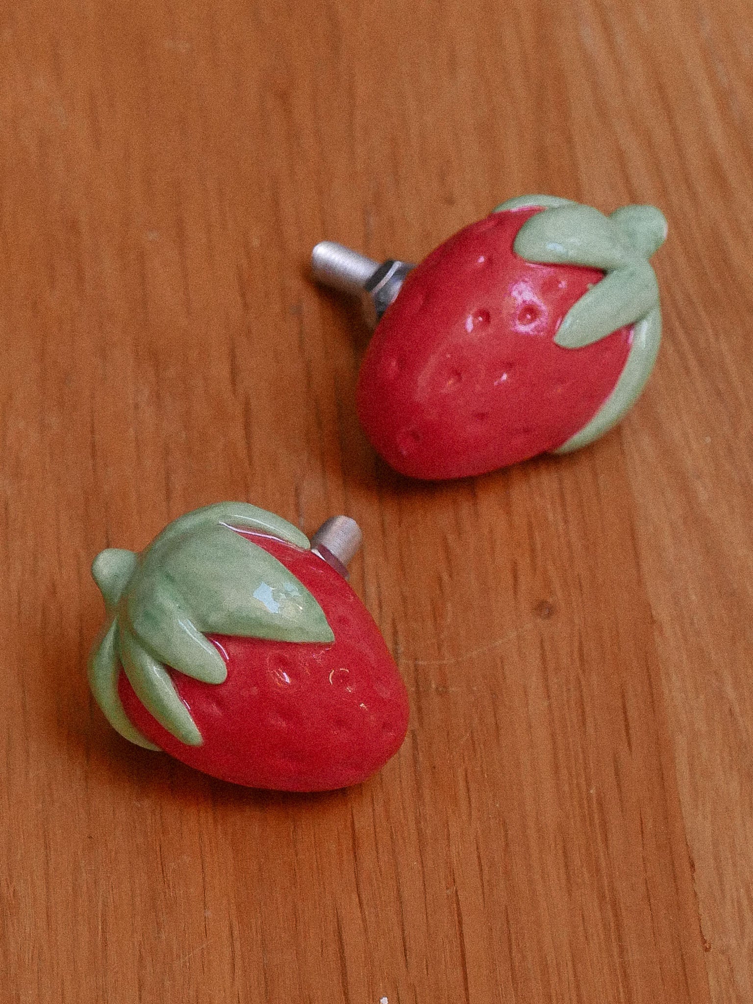 STRAWBERRY HANDMADE CERAMIC KNOBS | jeje.things