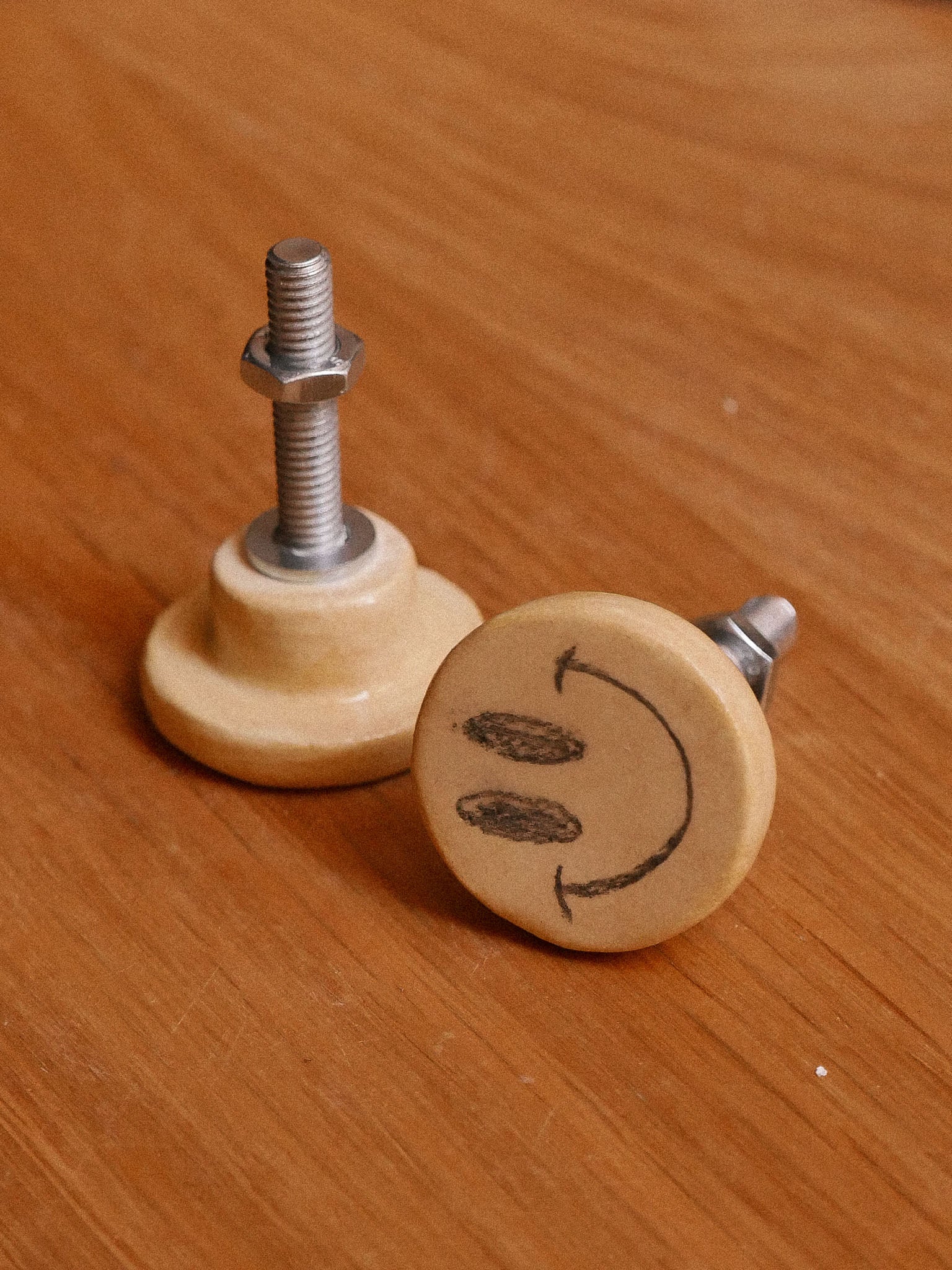 SMILEY HANDMADE CERAMIC KNOBS | jeje.things