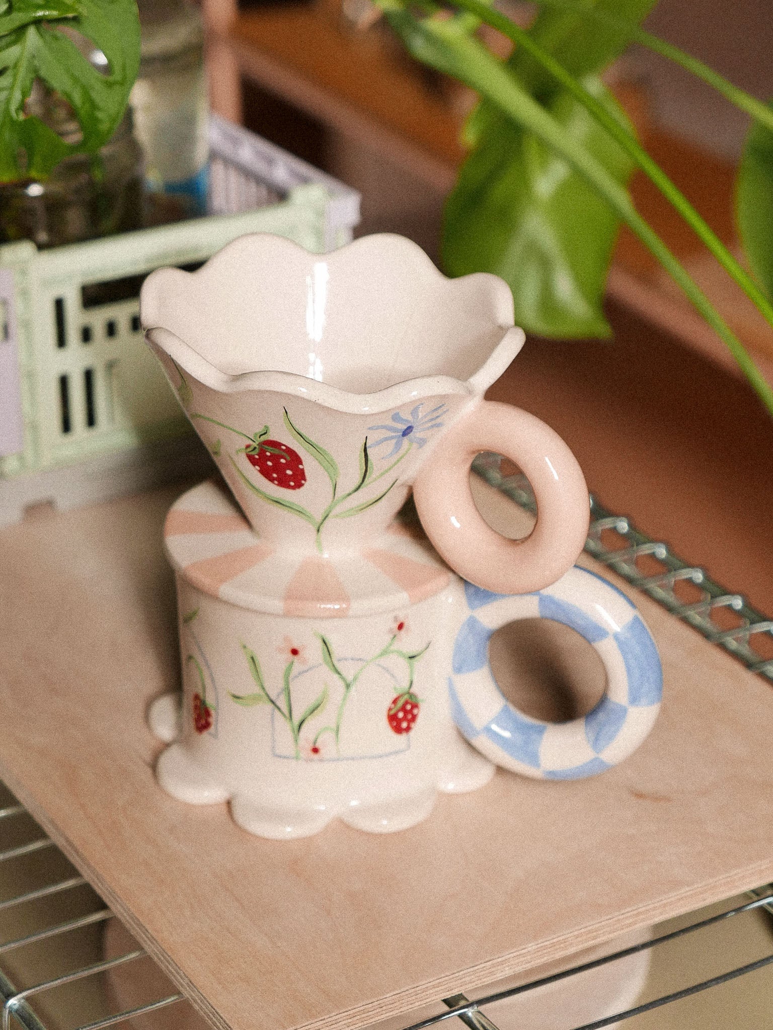 STRAWBERRY HANDMADE CERAMIC COFFER DRIPPER | jeje.things