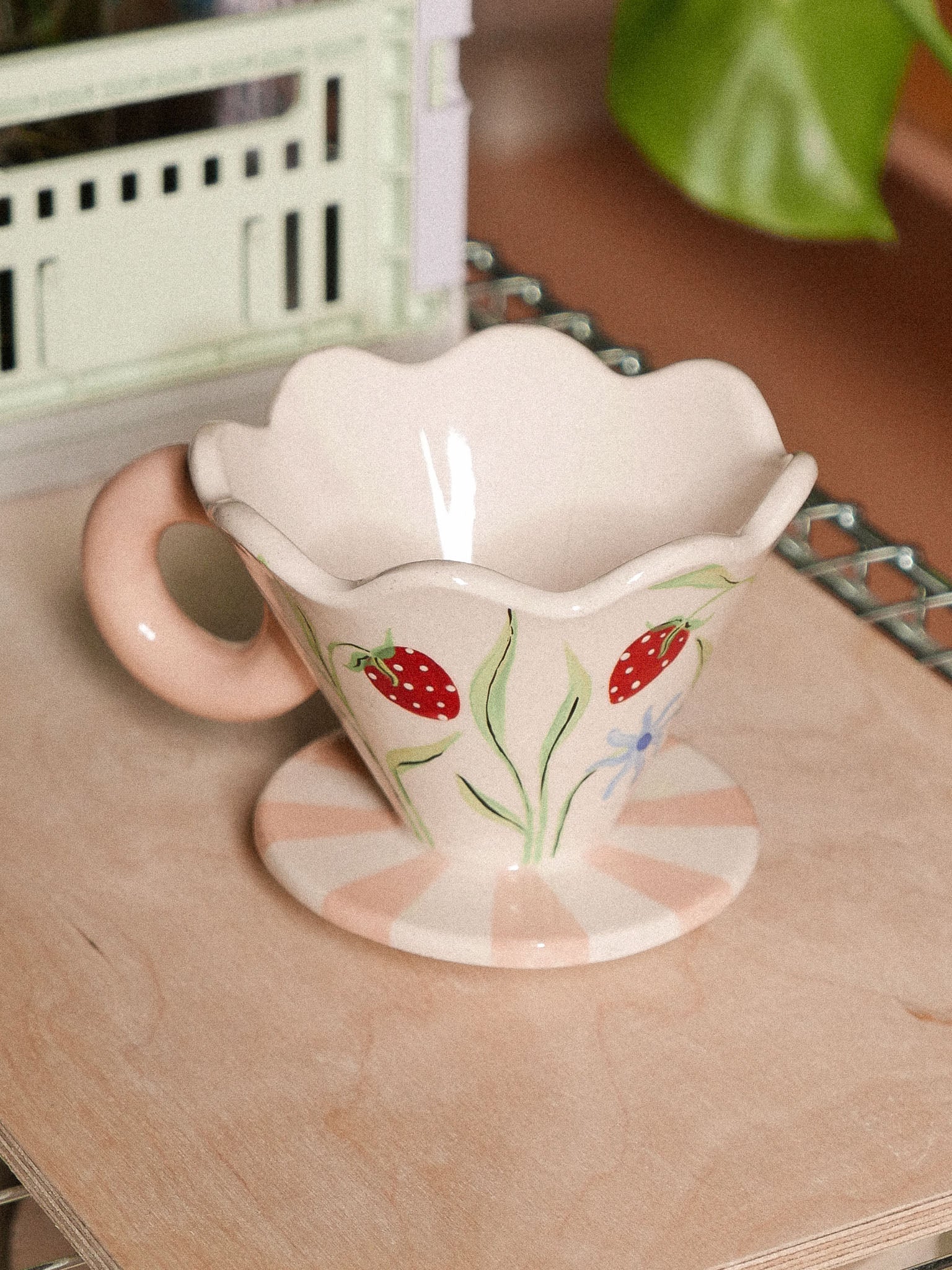 STRAWBERRY HANDMADE CERAMIC COFFER DRIPPER | jeje.things