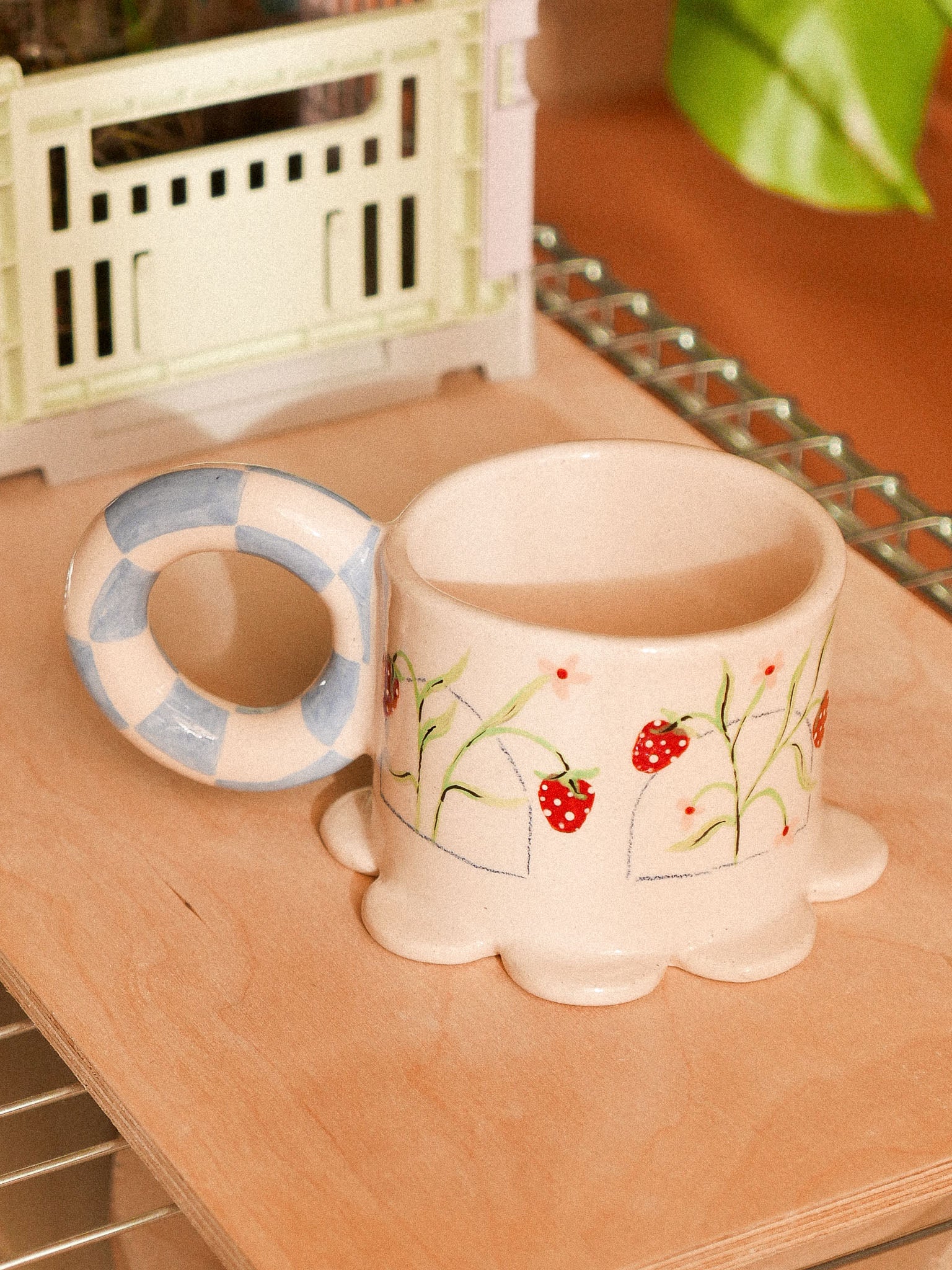 PORTAL STRAWBERRIES  HANDMADE CERAMIC MUG | jeje.things