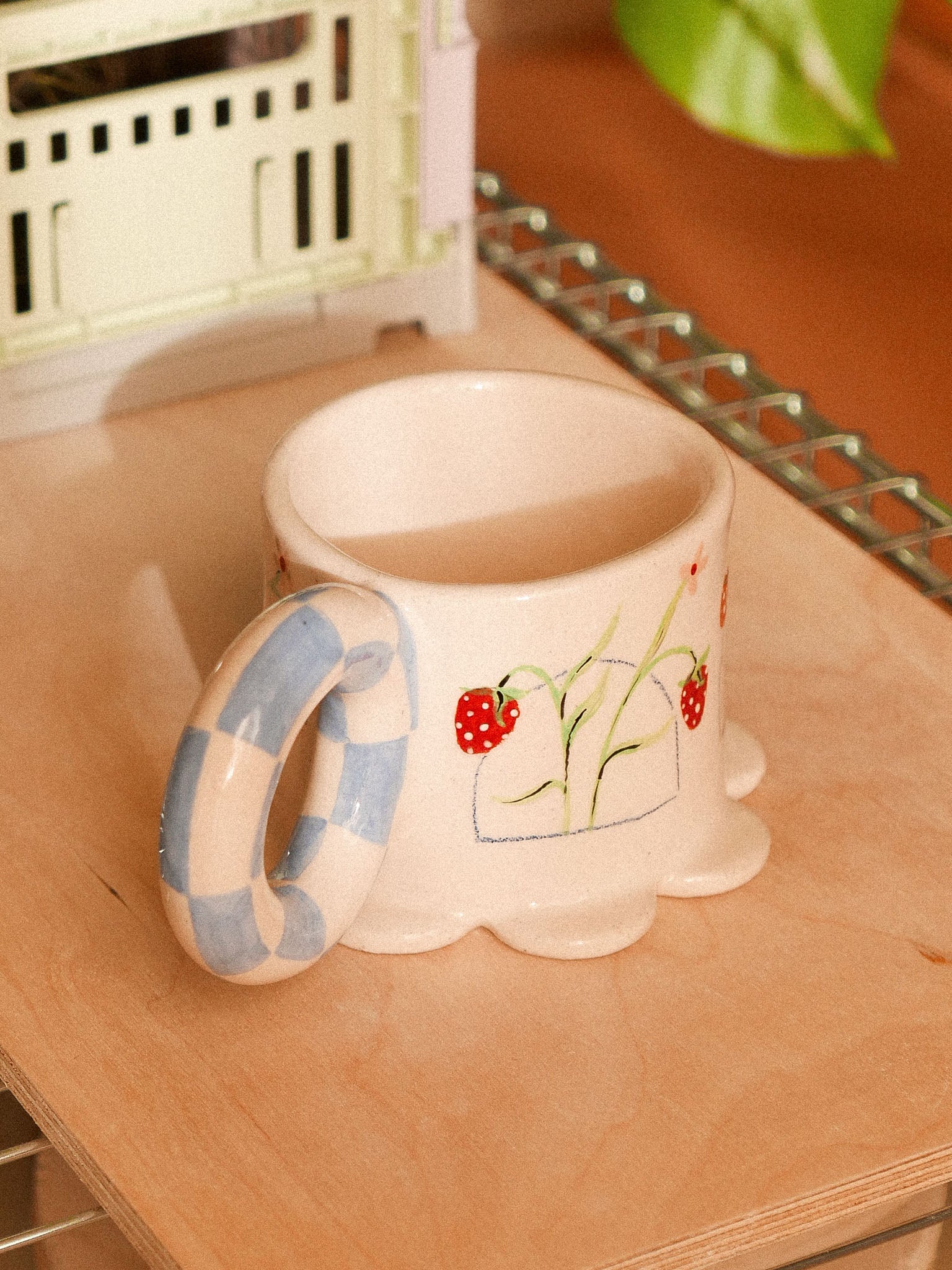 PORTAL STRAWBERRIES  HANDMADE CERAMIC MUG | jeje.things